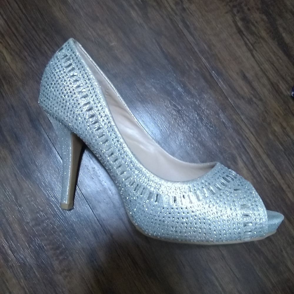 Heels - Picture 2 of 4